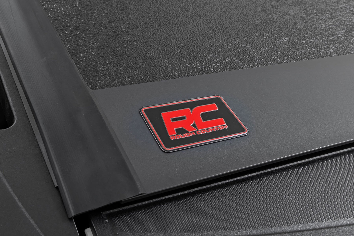 Hard Low Profile Bed Cover | 5'10" Bed | Chevy/GMC Sierra 1500 (19-26)/Silverado 1500 (19-26) - Image 6