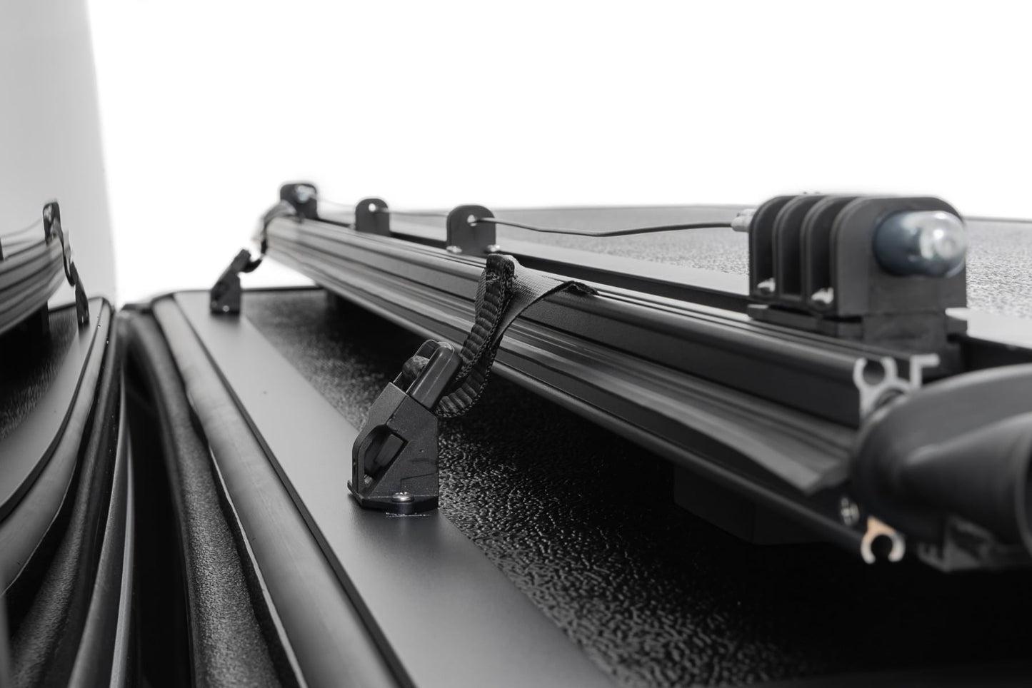 Hard Low Profile Bed Cover | 5' Bed | Jeep Gladiator JT 4WD (2020-2026) - Image 6