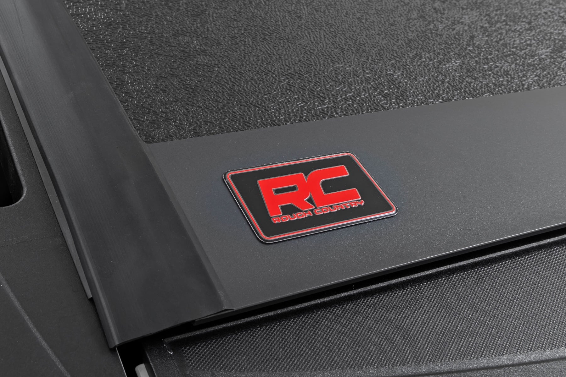 Hard Low Profile Bed Cover | 5'10" Bed | Chevy/GMC Sierra 1500 (19-26)/Silverado 1500 (19-26) - Image 6