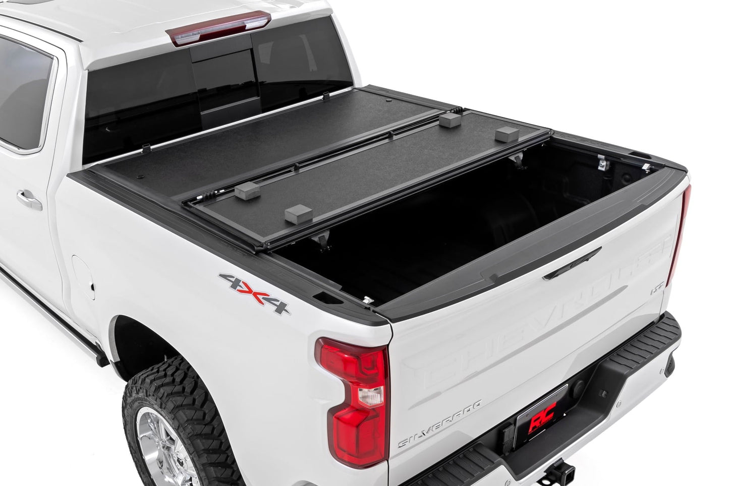 Hard Low Profile Bed Cover | 5'10" Bed | Chevy/GMC Sierra 1500 (19-26)/Silverado 1500 (19-26) - Image 2