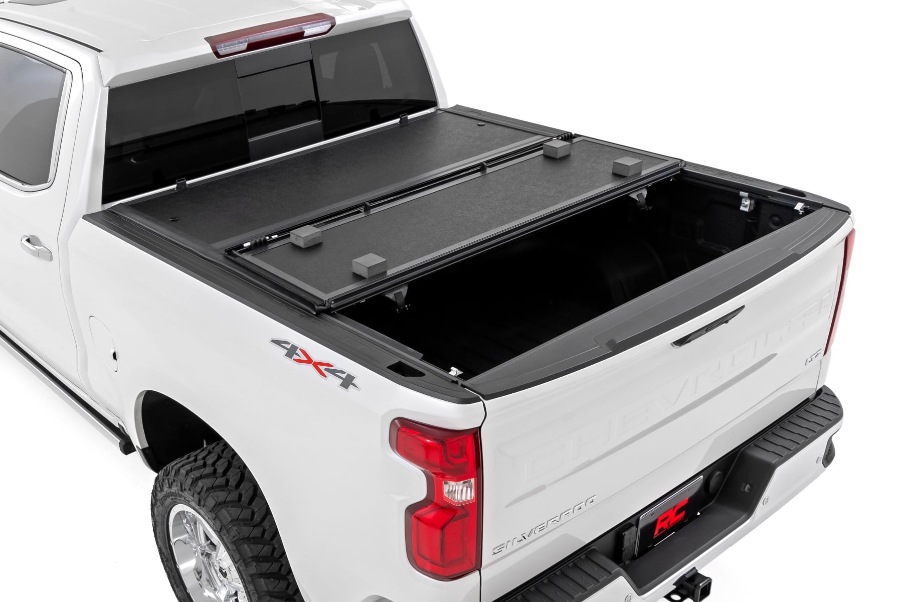 Hard Low Profile Bed Cover | 5'10" Bed | Chevy/GMC Sierra 1500 (19-26)/Silverado 1500 (19-26) - Image 2