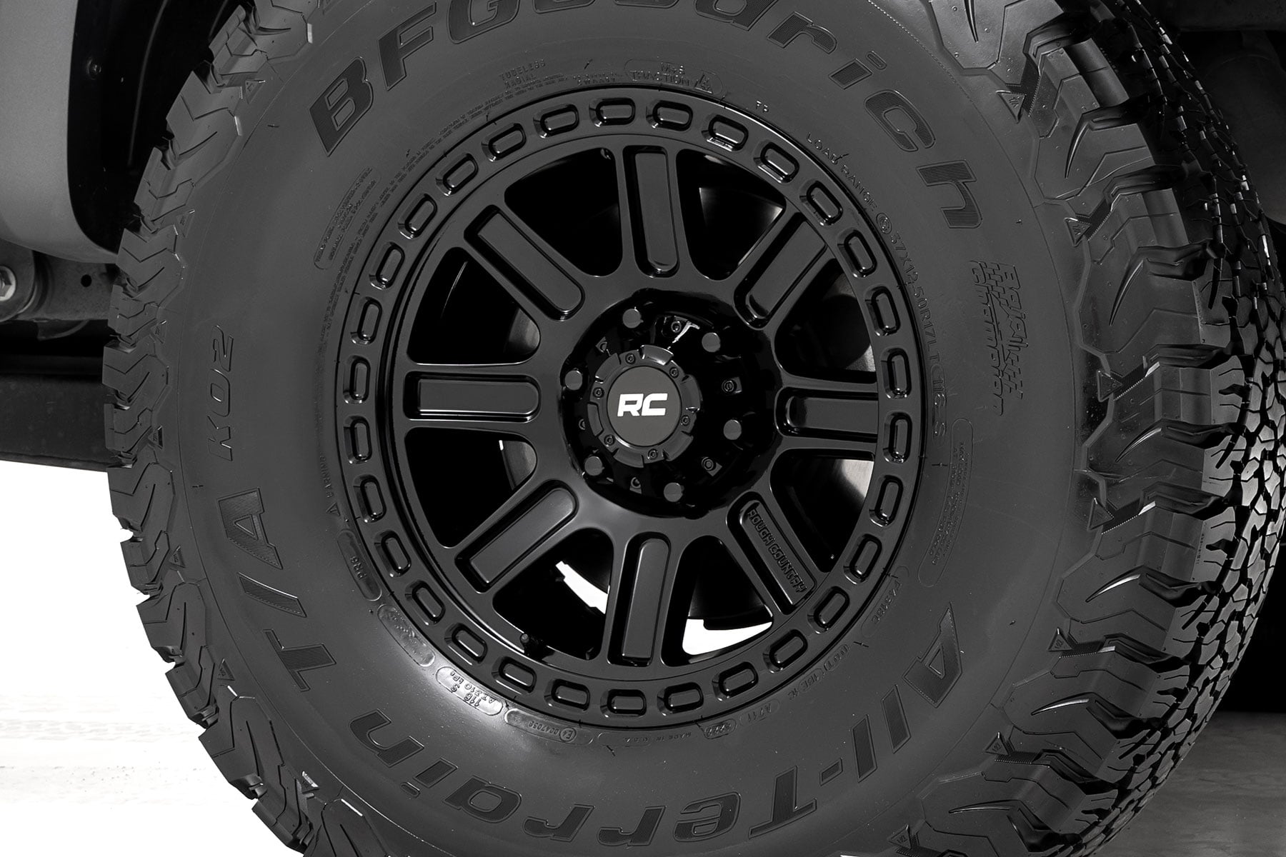 Rough Country 84 Series Wheel | Gloss Black | 17x8.5 | 6x5.5 | +0mm - Image 5