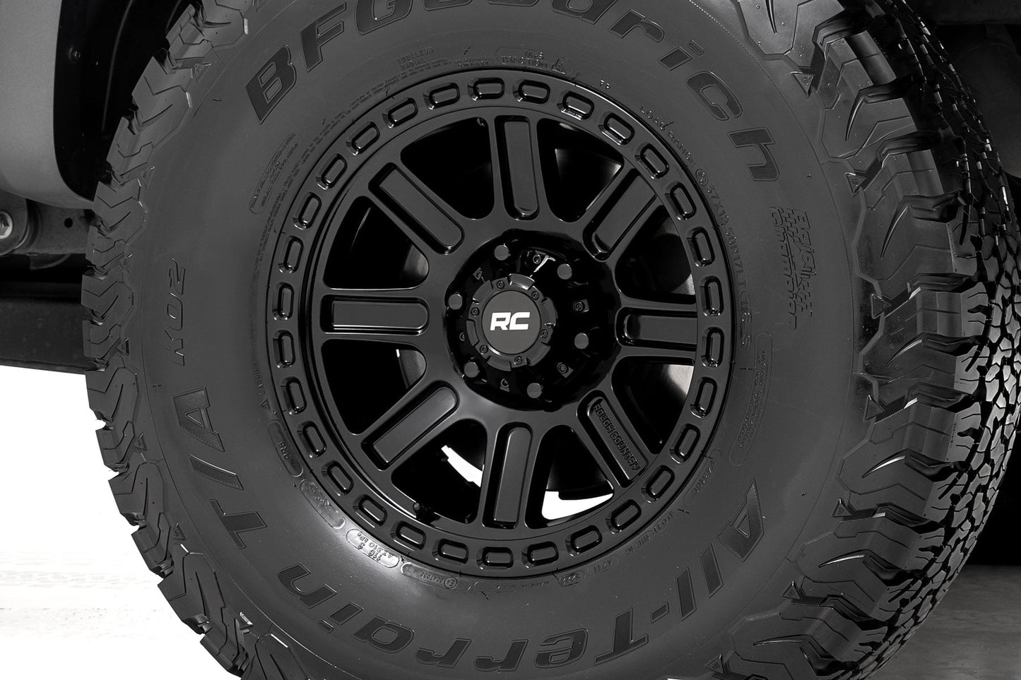 Rough Country 84 Series Wheel | Gloss Black | 17x8.5 | 6x5.5 | +25mm - Image 5