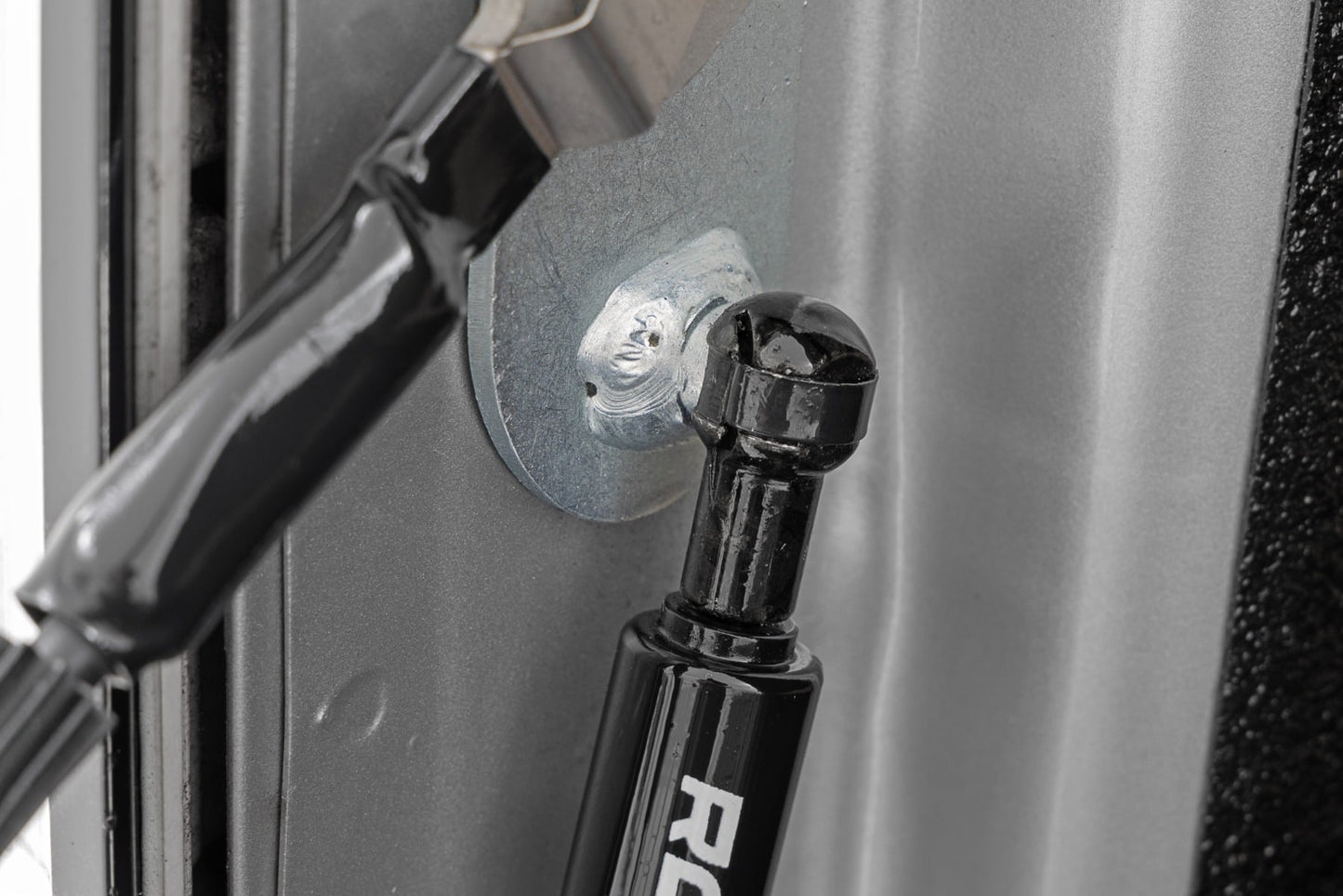 Tailgate Assist | Chevy/GMC Canyon/Colorado 2WD/4WD (2015-2022) - Image 3