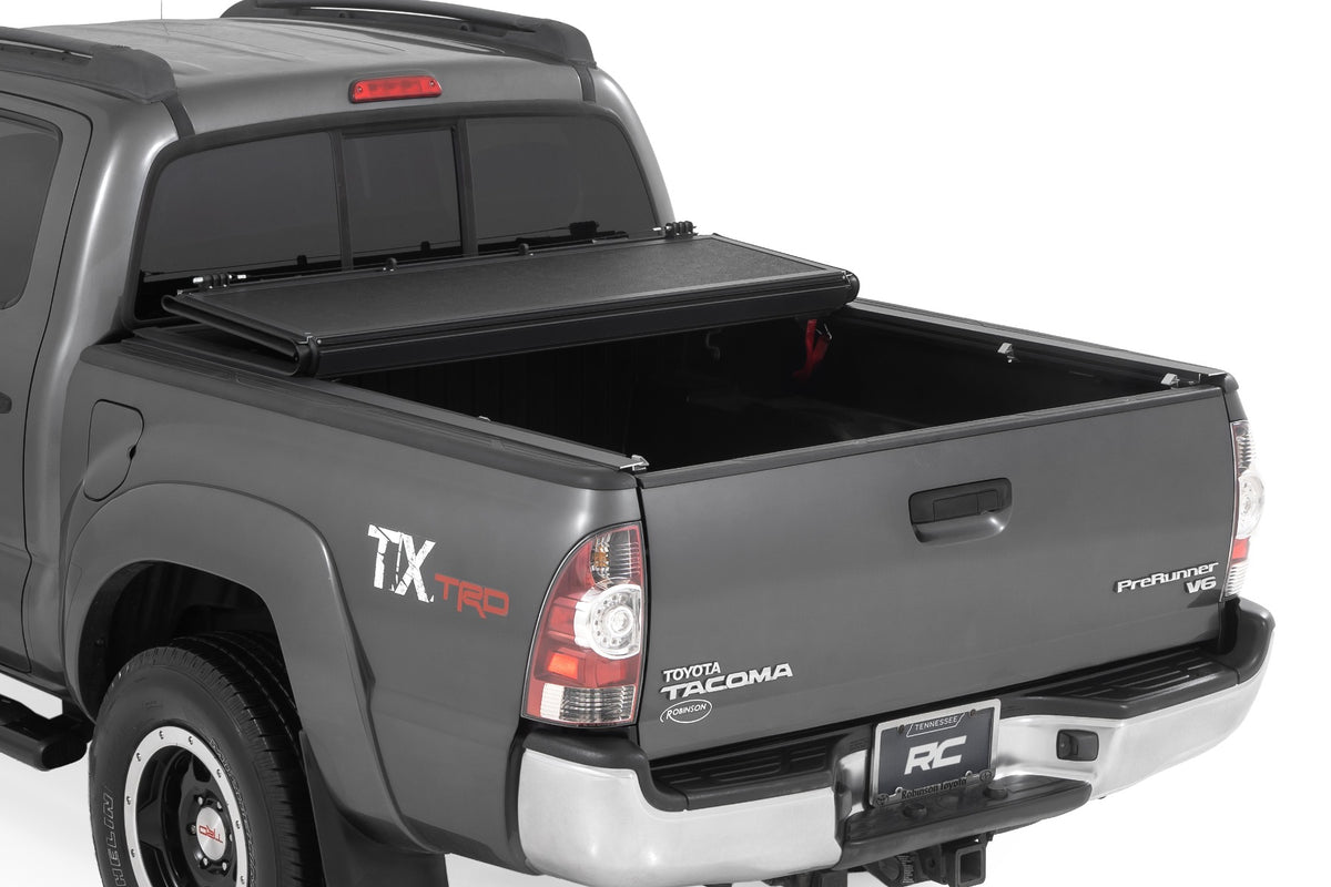 Hard Low Profile Bed Cover | 5' Bed | Toyota Tacoma 2WD/4WD (05-15) - Image 2