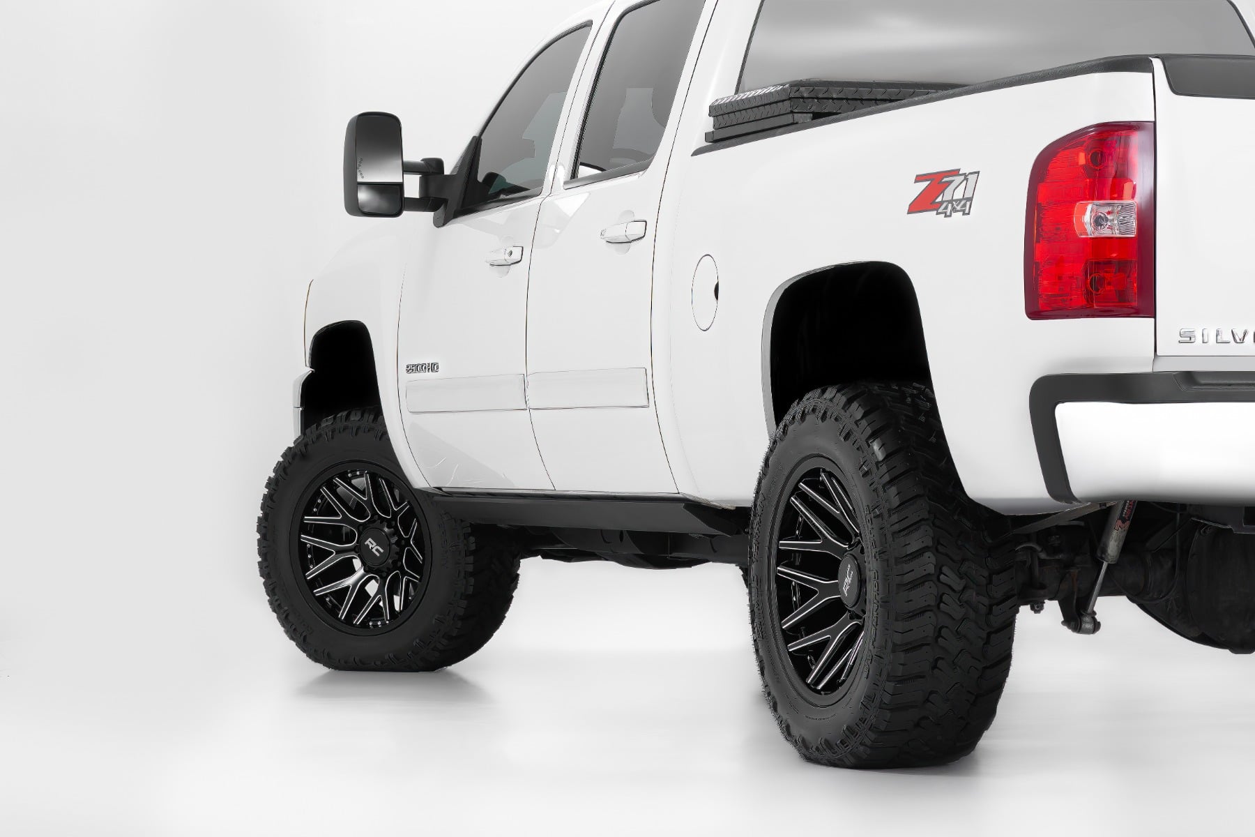 Rough Country 95 Series Wheel | One-Piece | Gloss Black Machined | 20x10 | 8x180 | -19mm - Image 5