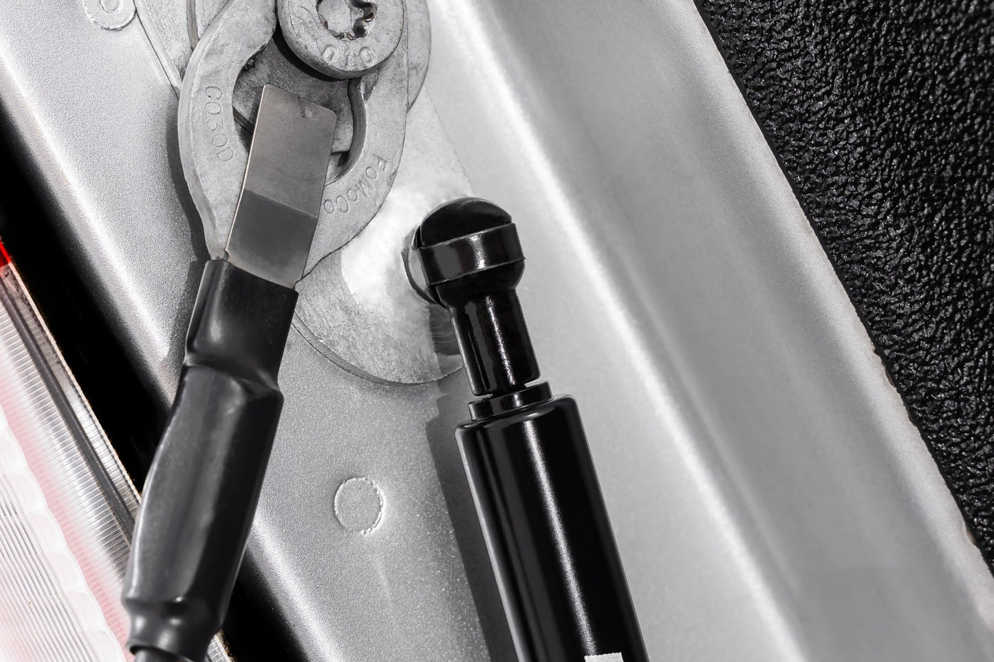 Tailgate Assist | Ford F-150/F-250/F-350 2WD/4WD (2015-2026) - Image 3
