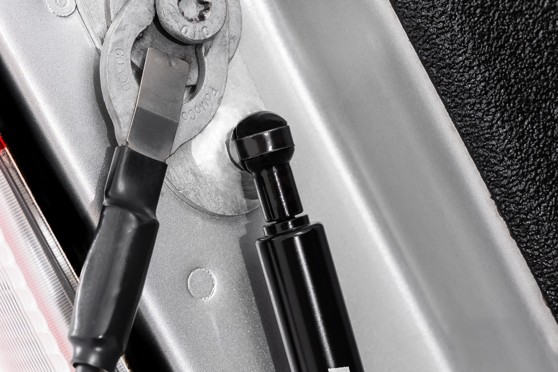 Tailgate Assist | Ford F-150/F-250/F-350 2WD/4WD (2015-2026) - Image 3