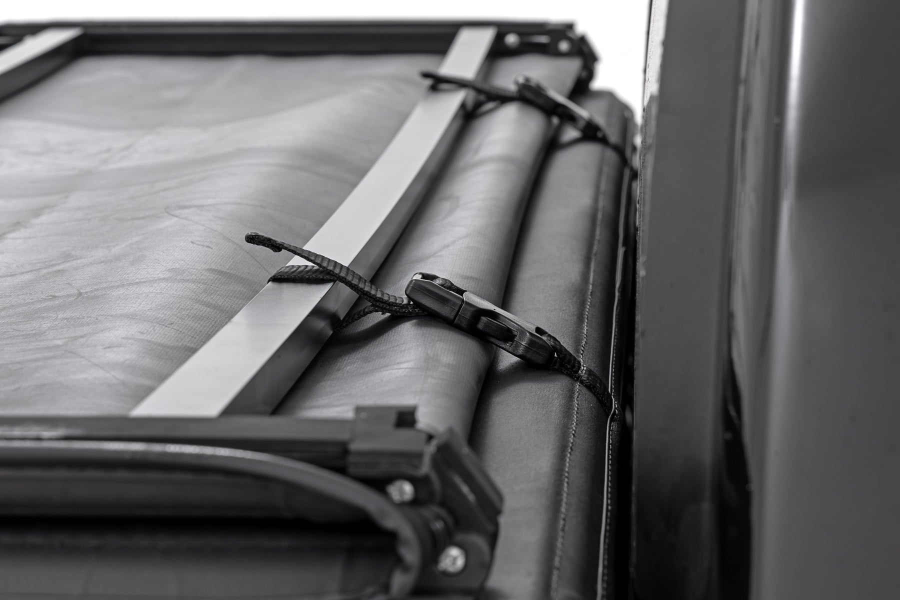 Soft Tri-Fold Bed Cover | 5' Bed | Chevy/GMC Canyon/Colorado 2WD/4WD (23-26) - Image 4