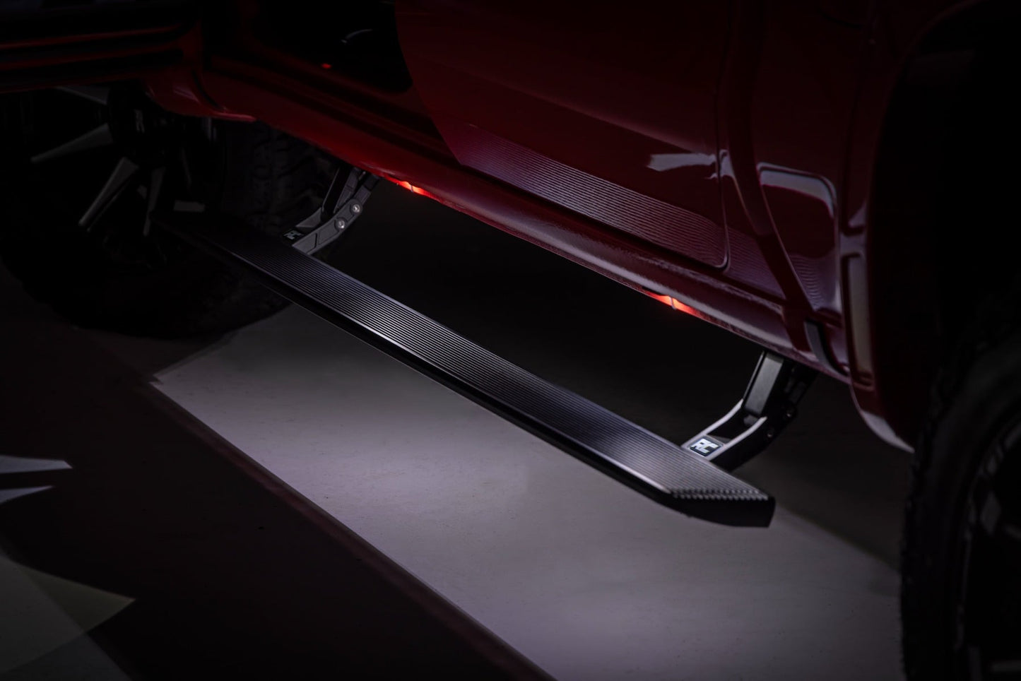 Power Running Boards | HT-Series | Crew Cab | Chevy/GMC 1500/2500HD/3500HD (19-26) - Image 3