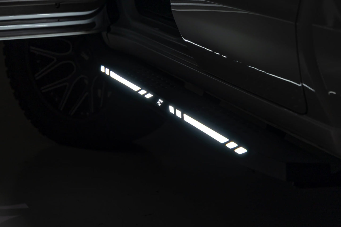 AC2 Running Boards | Amber/White | Crew Cab | Chevy/GMC 1500/2500HD/3500HD (19-26) - Image 4