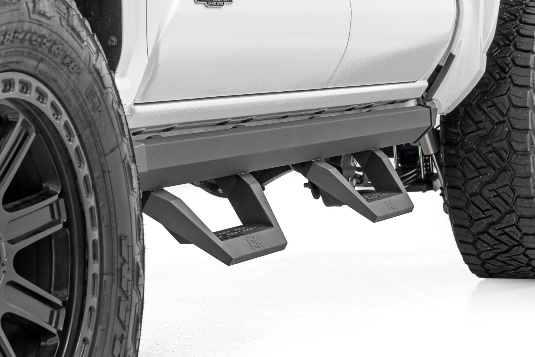 SRX2 Adjustable Aluminum Steps | Double Cab | Toyota Tacoma 2WD/4WD (24-26) - Image 4