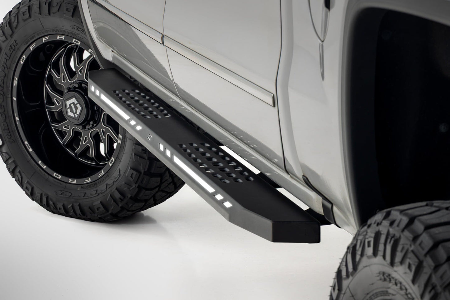 AC2 Running Boards | Amber/White | Crew Cab | Chevy/GMC 1500 (07-18) - Image 2