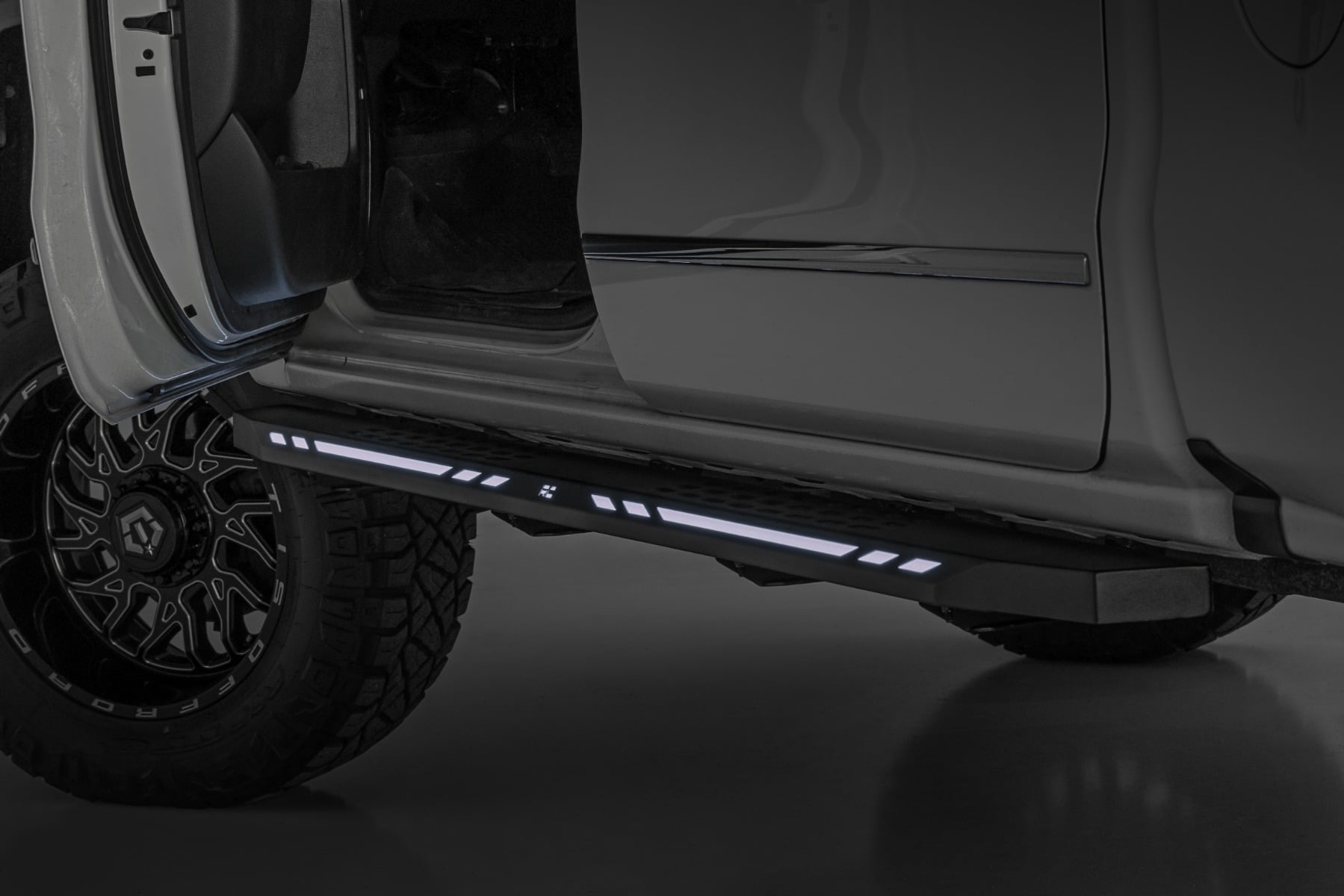 AC2 Running Boards | Amber/White | Crew Cab | Chevy/GMC 1500 (07-18) - Image 6