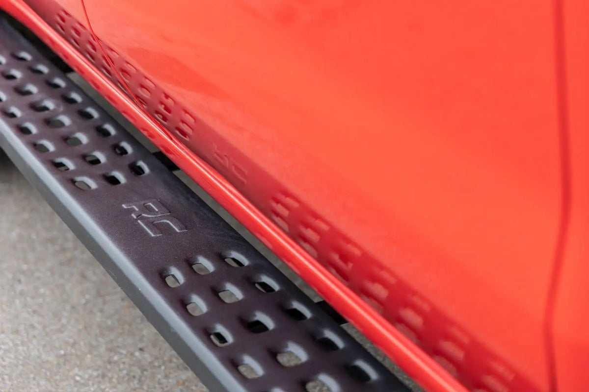 RPT2 Running Boards Crew Cab | Black | Chevy/GMC 1500/2500HD/3500HD 2WD/4WD