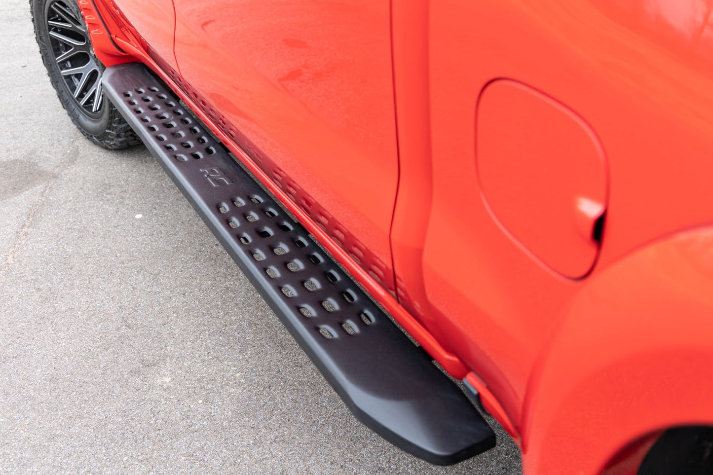 RPT2 Running Boards | Crew Cab | Black | Chevy/GMC 1500/2500HD/3500HD (19-26) - Image 6