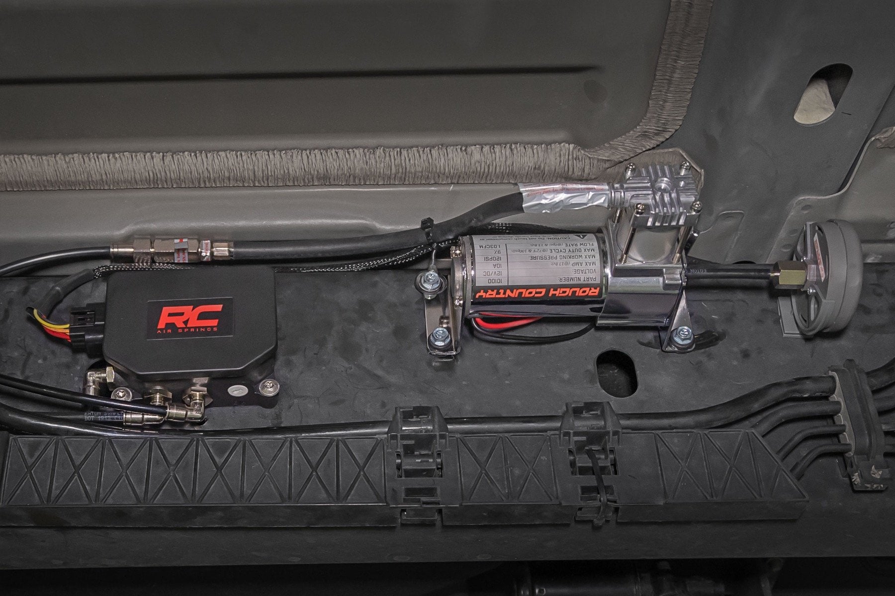 Air Spring Kit w/compressor | Wireless Controller | Ford F-250/F-350 Super Duty (17-22) - Image 4
