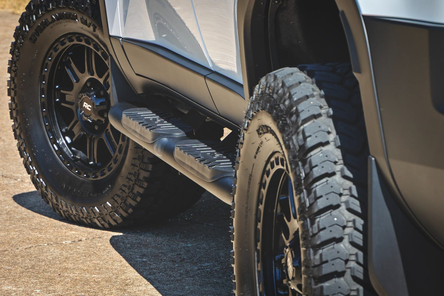 Oval Nerf Steps | Black | Toyota Land Cruiser 4WD (2024-2026) - Image 3