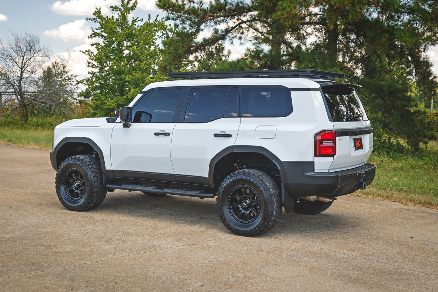Oval Nerf Steps | Black | Toyota Land Cruiser 4WD (2024-2026) - Image 6