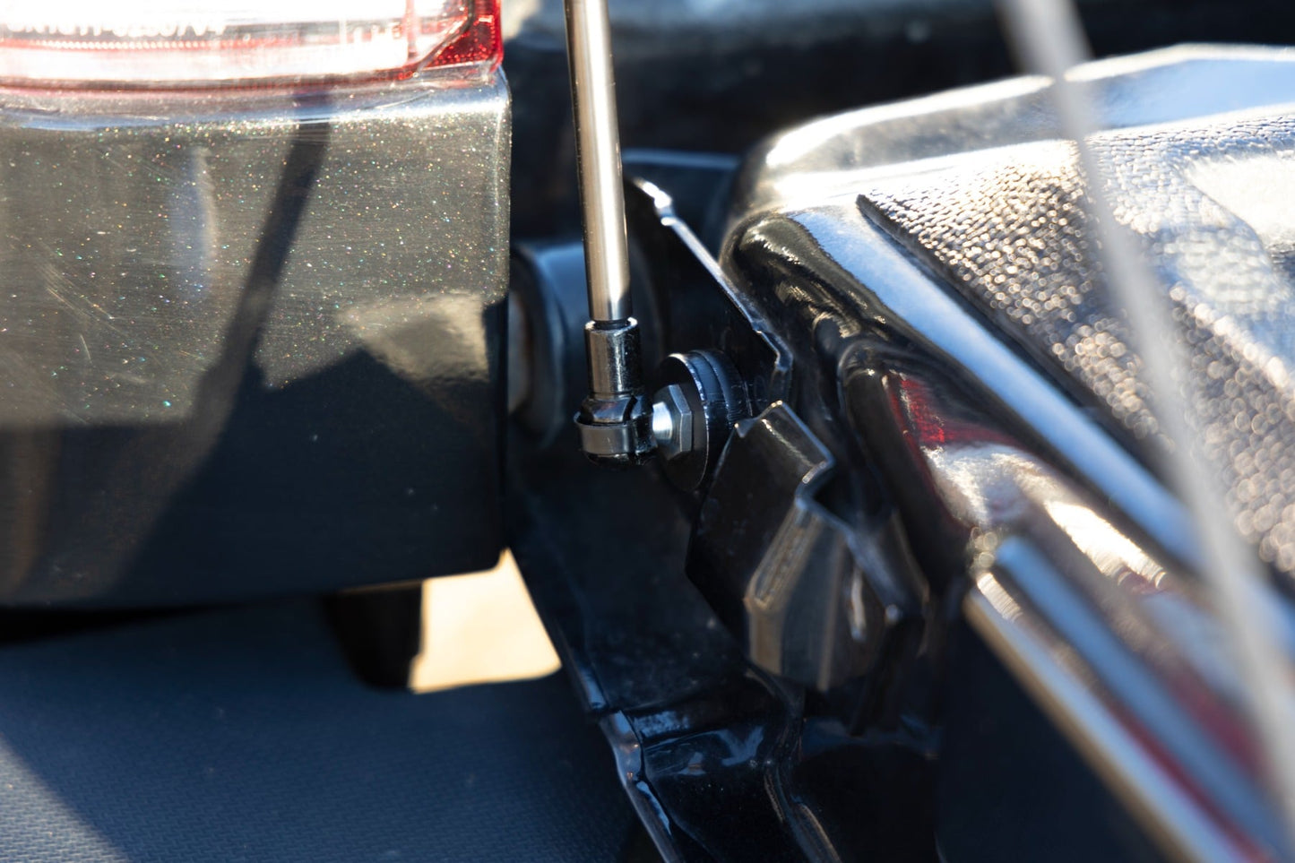 Tailgate Assist | Ford F-250/F-350 Super Duty 2WD/4WD (1999-2016) - Image 5