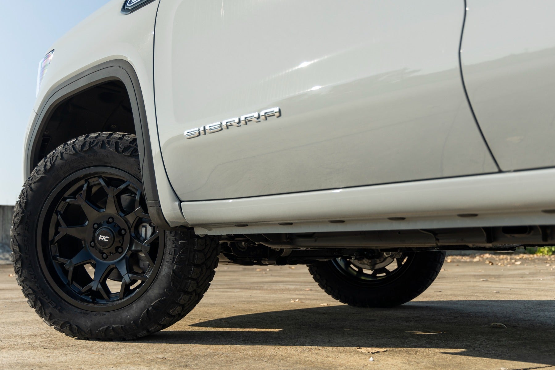 Rough Country 80 Series Wheel | One-Piece | Semi Gloss Black | 20x9 | 6x5.5 | 0mm - Image 6