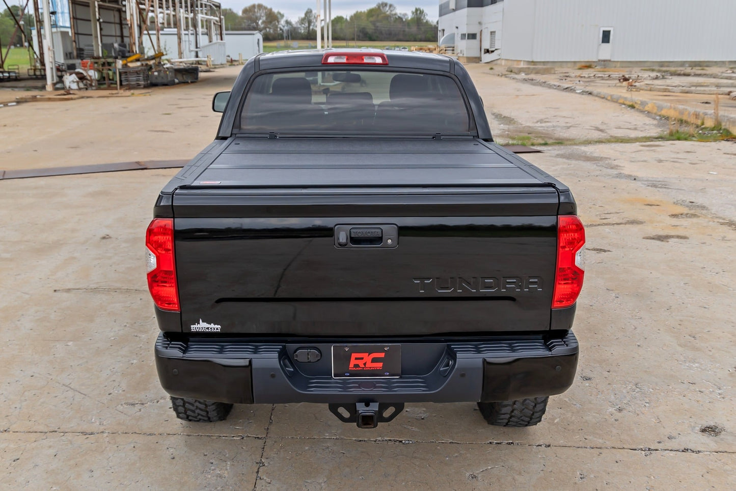 Hard Low Profile Bed Cover | 5'7" Bed | Toyota Tundra 2WD/4WD (2007-2021) - Image 5