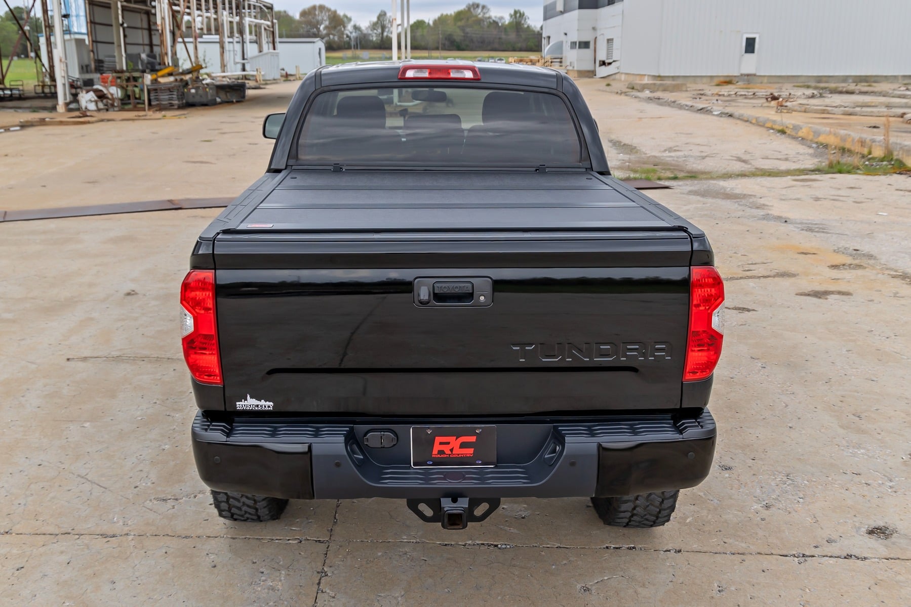 Hard Low Profile Bed Cover | 5'7" Bed | Toyota Tundra 2WD/4WD (2007-2021) - Image 5