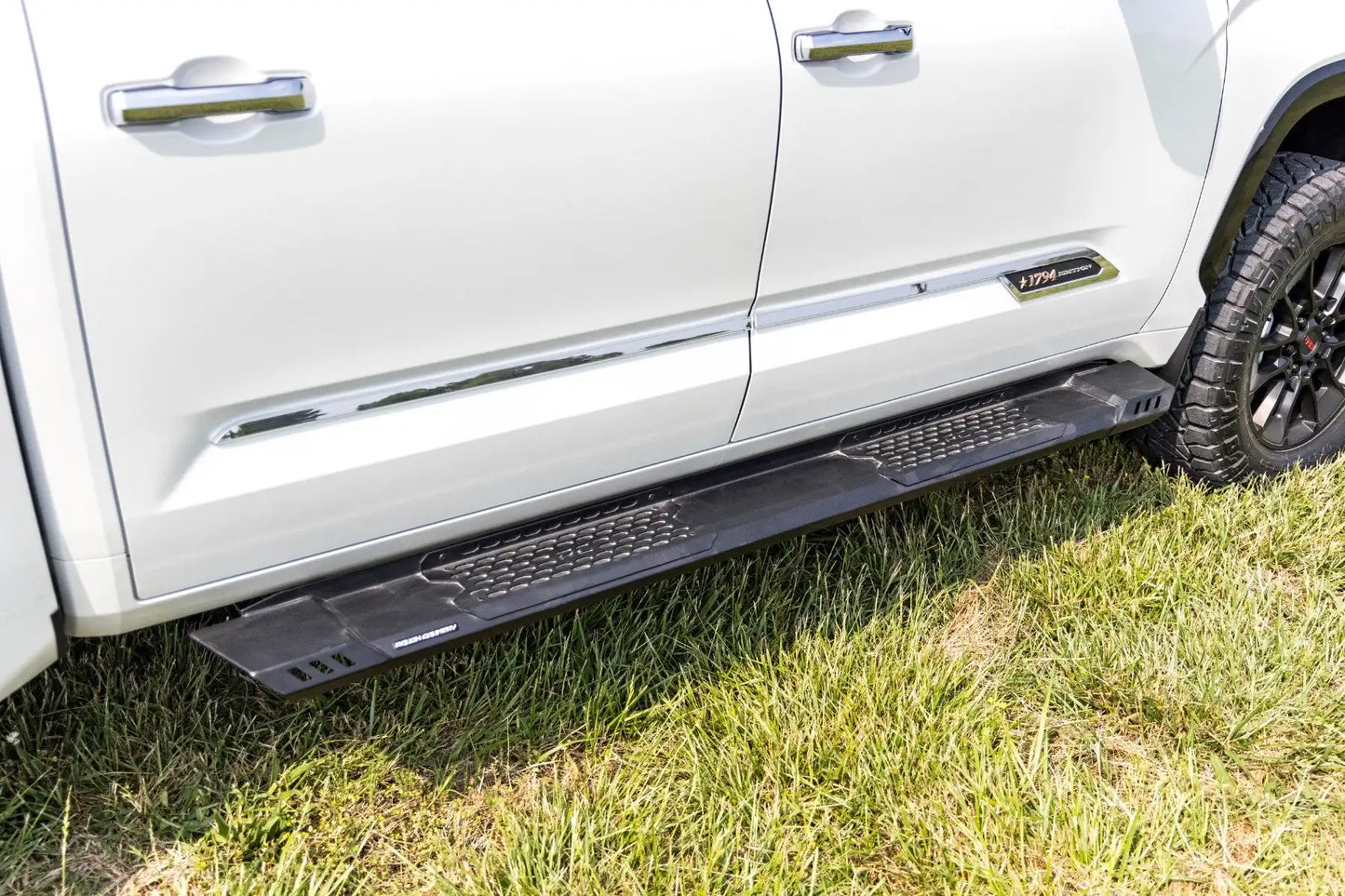 HD2 RUNNING BOARDS CREWMAX | TOYOTA TUNDRA 2WD/4WD (2022-2023)