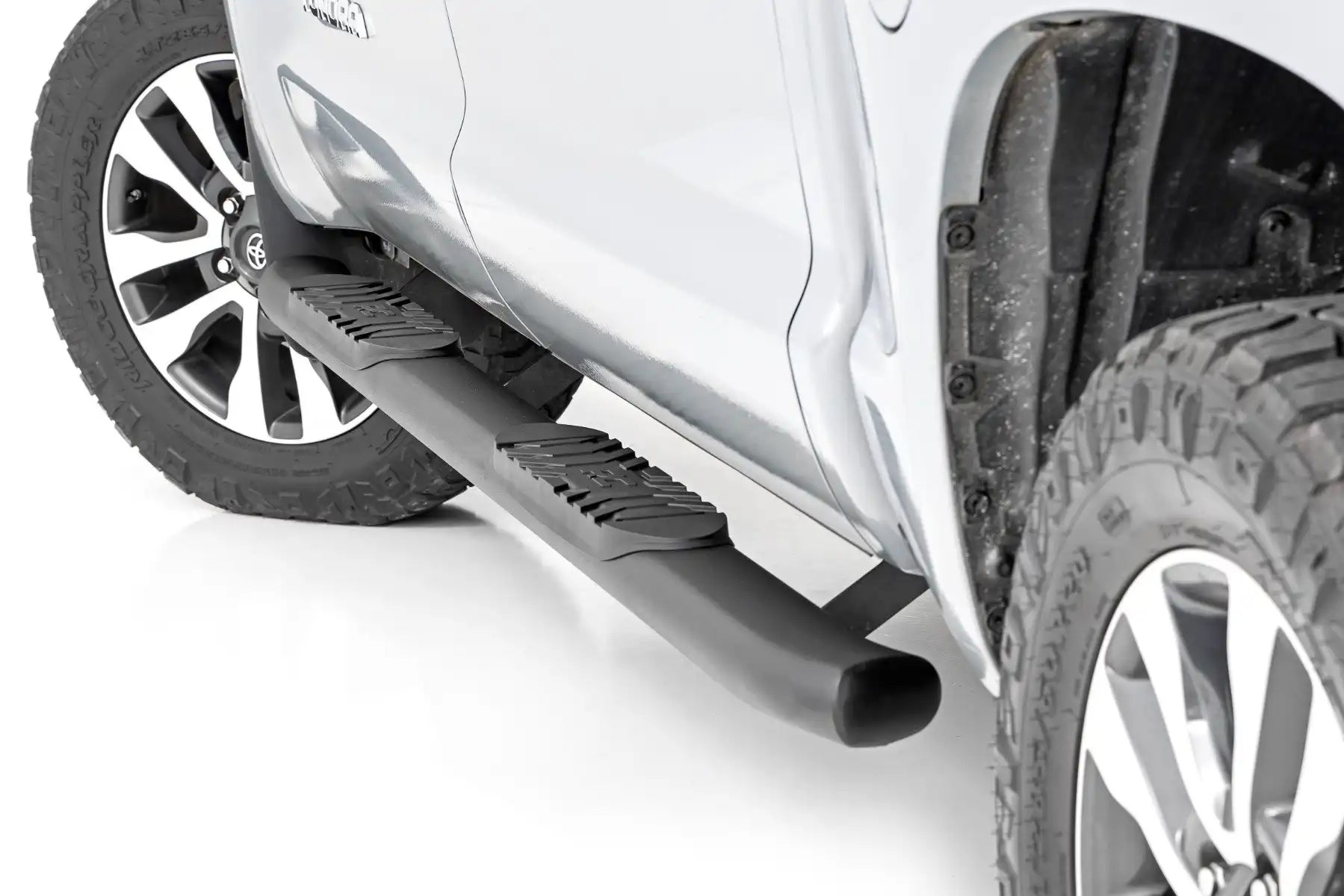 OVAL NERF STEP CREW CAB | BLACK | TOYOTA TUNDRA 2WD/4WD (07-21)