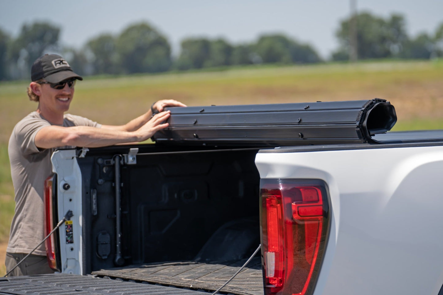 Hard Roll Up Bed Cover | 6'9" Bed | Chevy/GMC  Silverado/Sierra 2500HD/3500HD (20-26) - Image 6