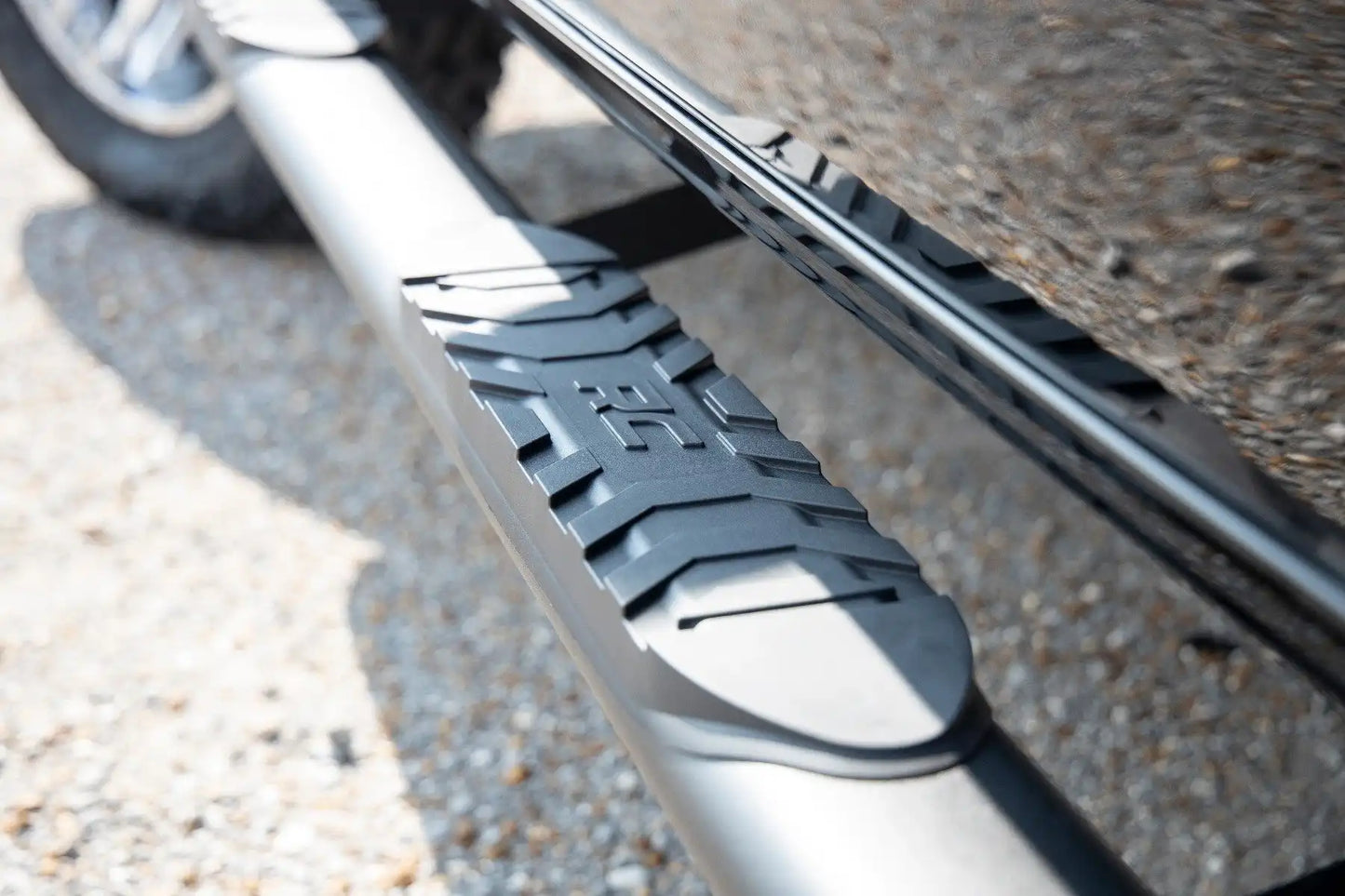 OVAL NERF STEP CREW CAB | BLACK | RAM 1500 2WD/4WD (2019-2023)