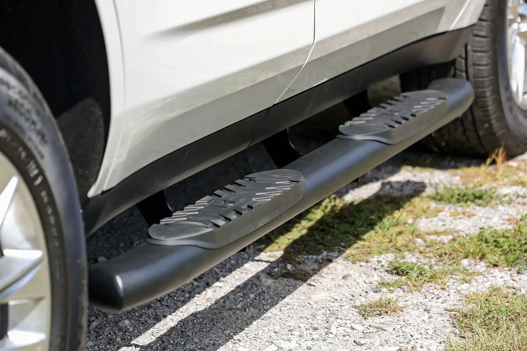 OVAL NERF STEP CREW CAB | BLACK | CHEVY/GMC TAHOE/YUKON (21-23)